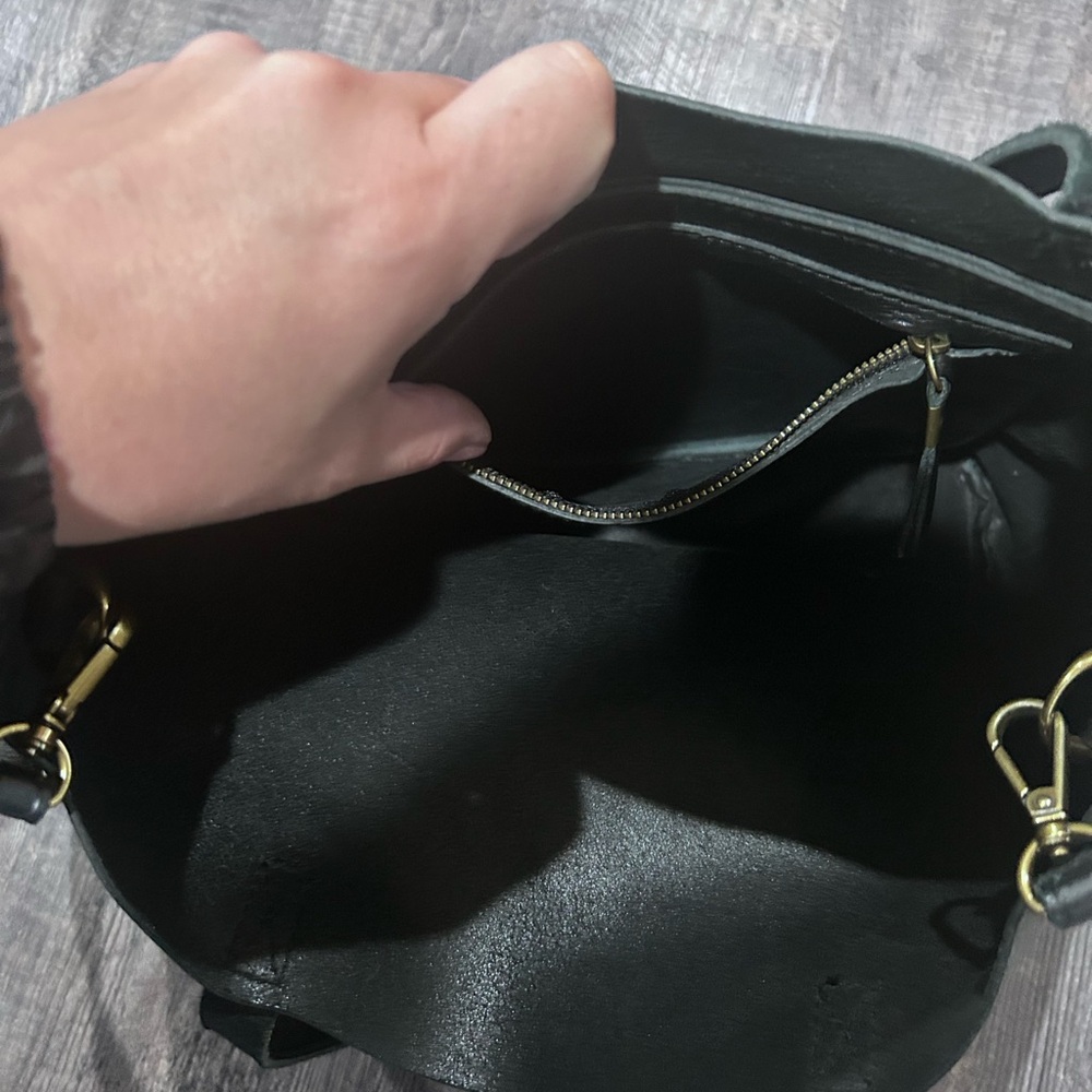 Chic Black Leather Shoulder Bag - Picture 5 of 5